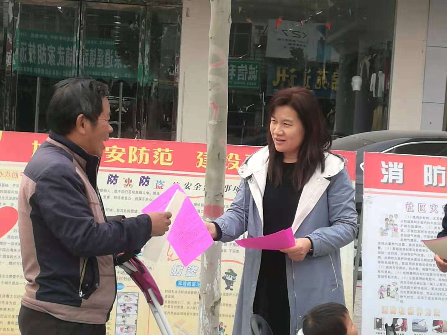 宣传单发放
