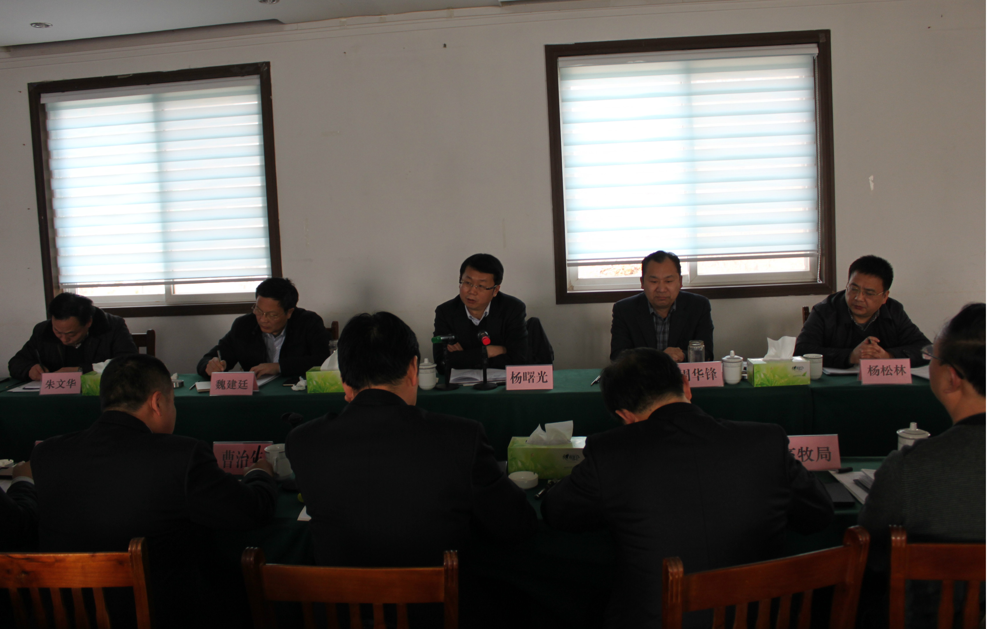 杨曙光深入牧原食品股份有限公司现场办公-内乡县人民